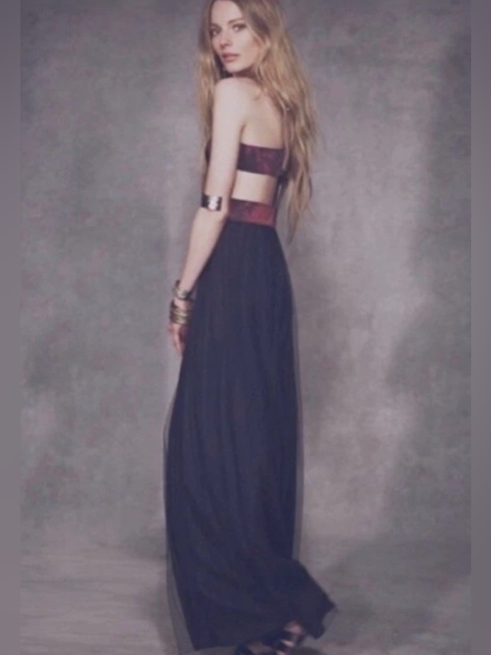 Free People Shakuhachi Cut Out Back Zipper Maxi Tulle Skirt
Dress Size SMALL